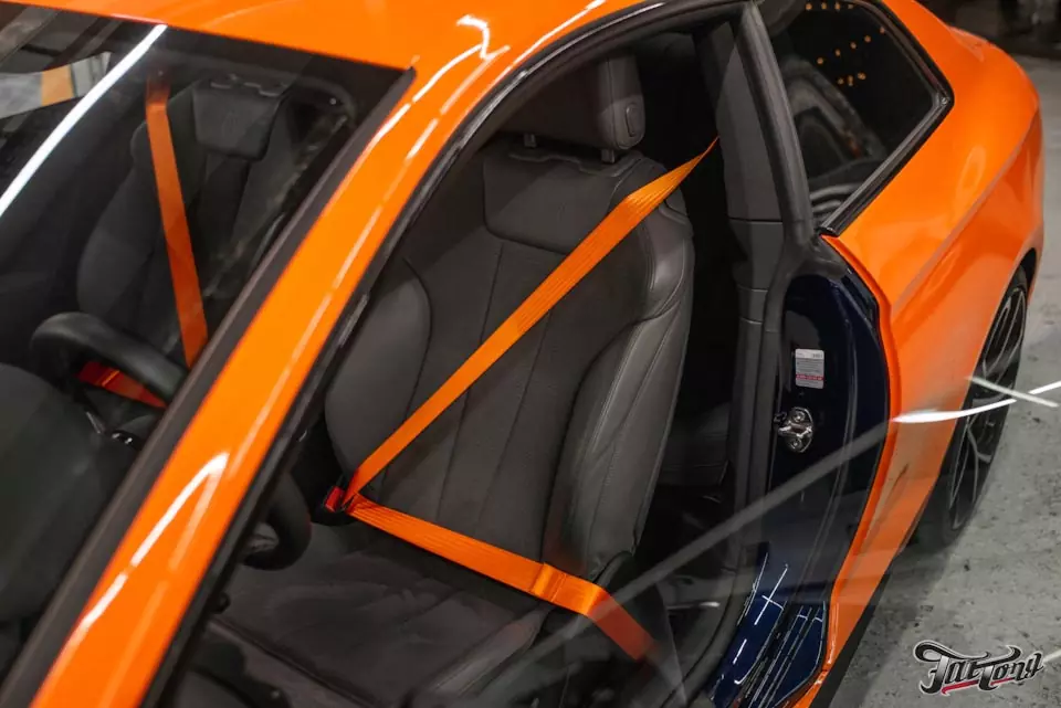 Audi S5. Установка ремней безопасности в цвет кузова!